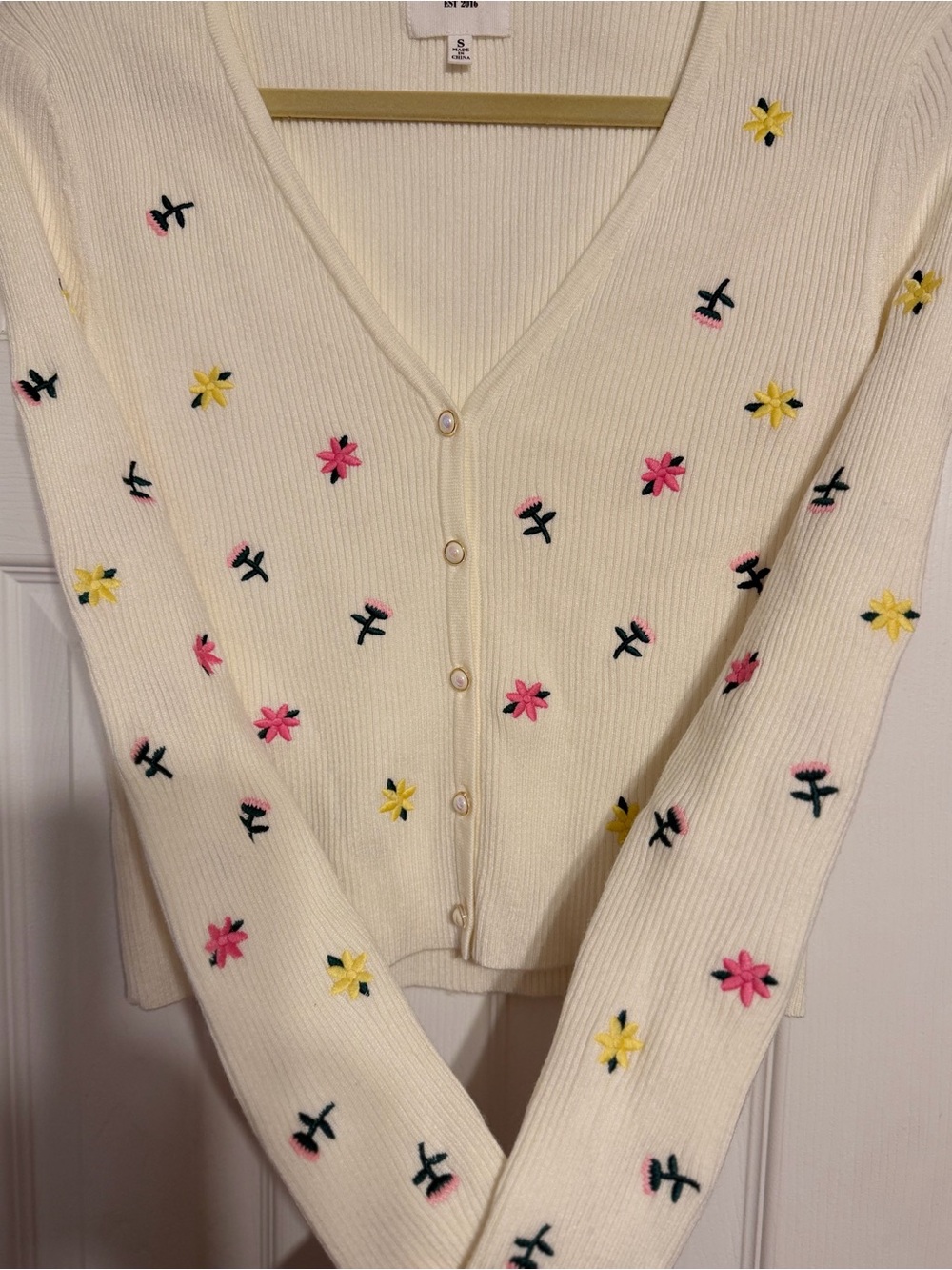 Willow & Wind Embroidered Flowers Cardigan (Small) - Picture 5 of 6